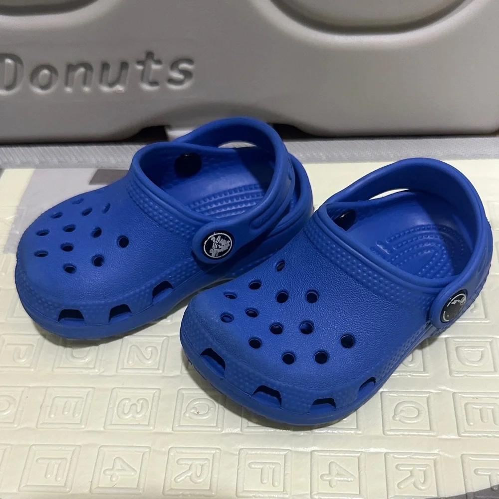 CROCS Kids Classic Clogs in Bright Blue